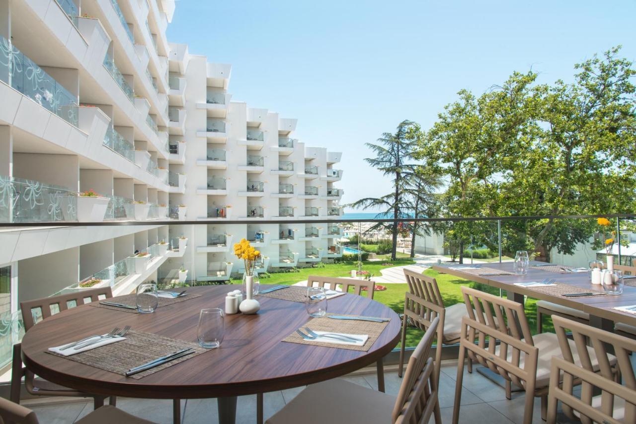 Maritim Hotel Amelia Albena Buitenkant foto